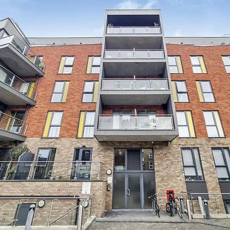Luxury 2 Bed 2 Bath With Balcony New Build Apartment *South Central London* Dış mekan fotoğraf