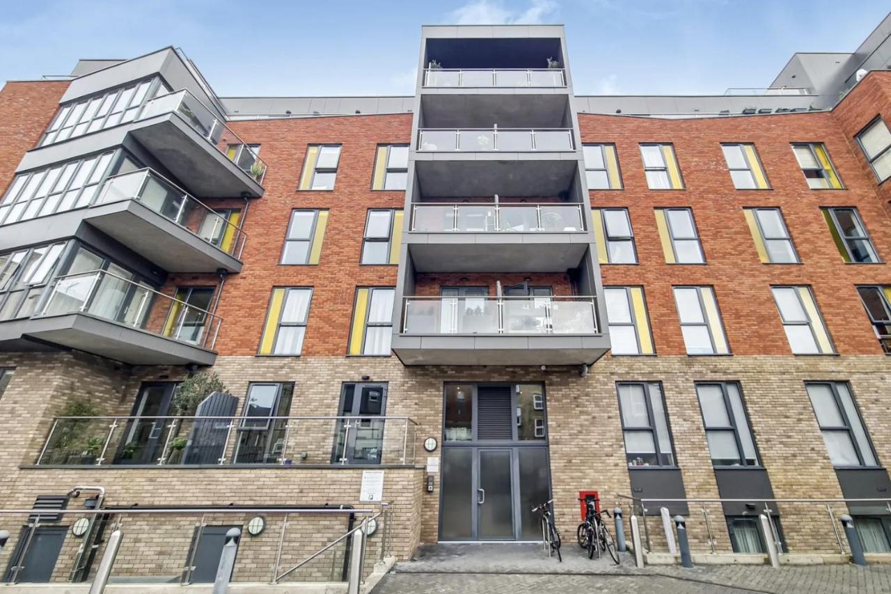 Luxury 2 Bed 2 Bath With Balcony New Build Apartment *South Central London* Dış mekan fotoğraf