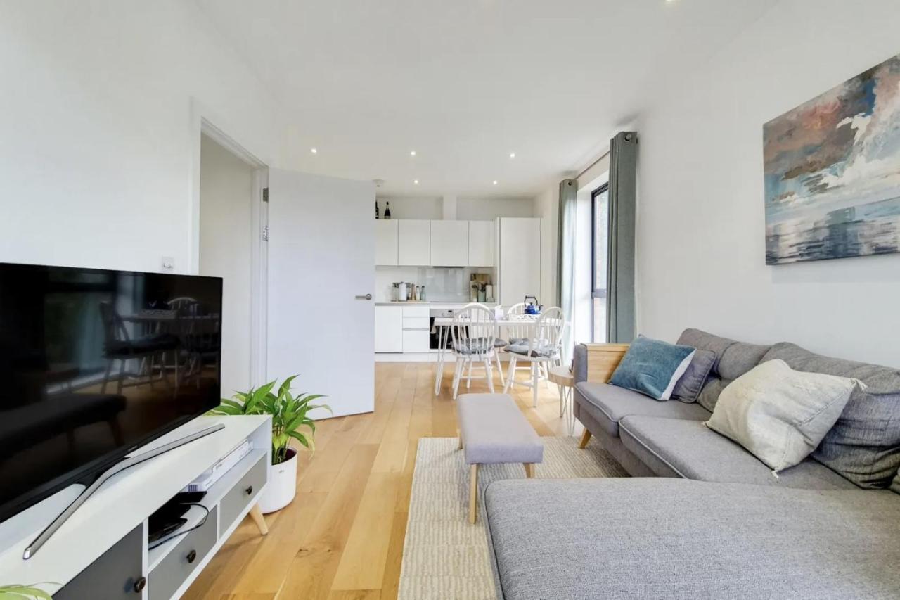 Luxury 2 Bed 2 Bath With Balcony New Build Apartment *South Central London* Dış mekan fotoğraf