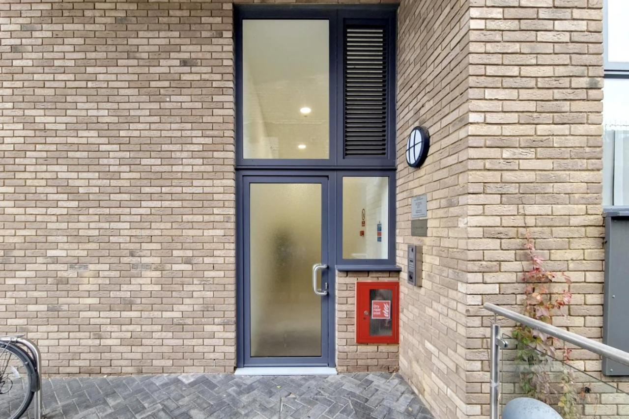 Luxury 2 Bed 2 Bath With Balcony New Build Apartment *South Central London* Dış mekan fotoğraf
