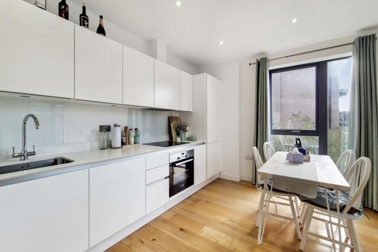 Luxury 2 Bed 2 Bath With Balcony New Build Apartment *South Central London* Dış mekan fotoğraf